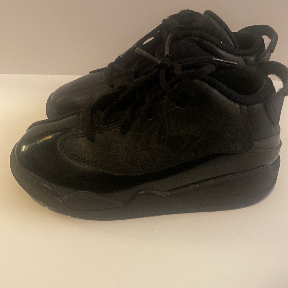 Nike - Picture 2 of 4